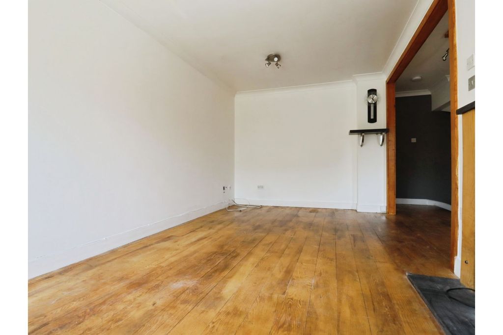 Property photo 3 of 24