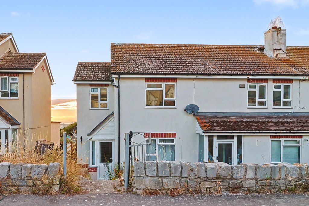 Property photo 1 of 13 29 Coronation Road, Portland, DT5 1Ey