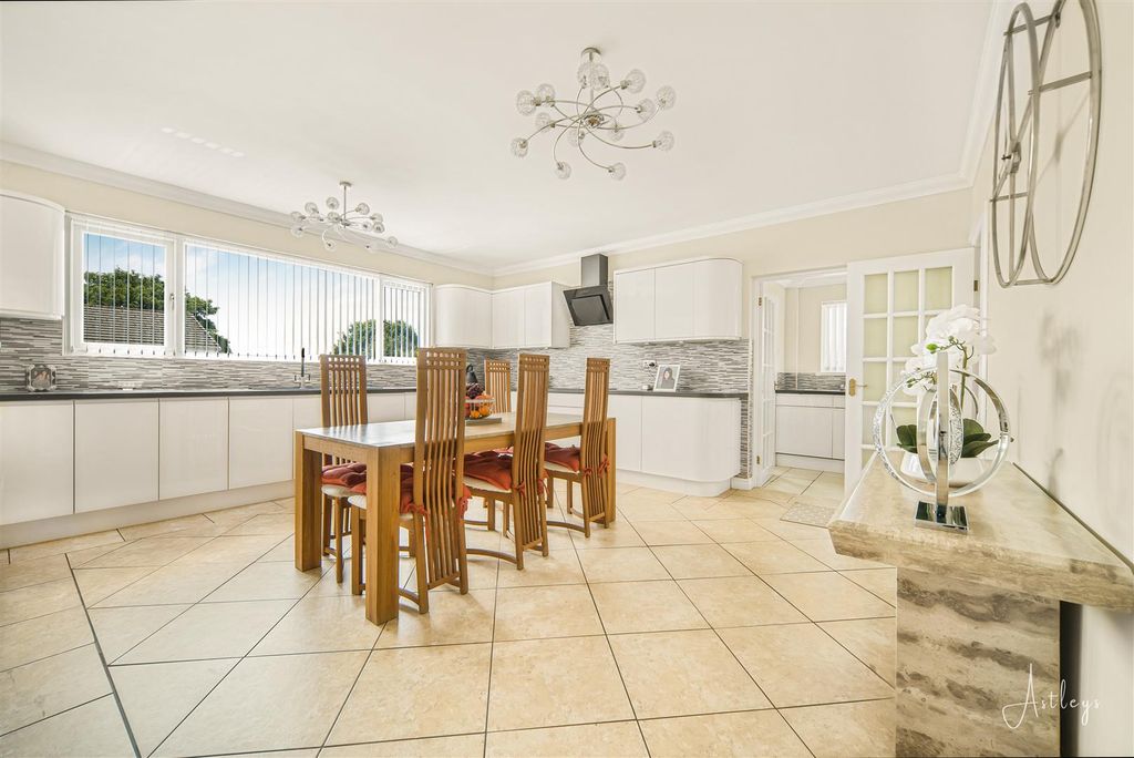 Property photo 2 of 29 Kitchen/Dining Room