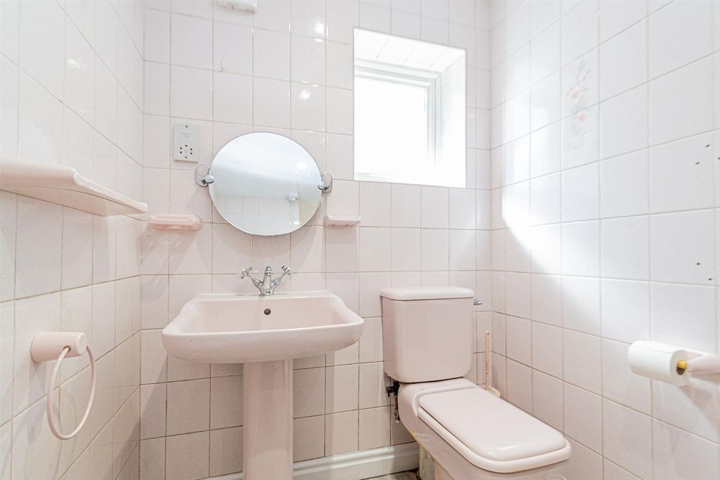 Property photo 3 of 15 En-Suite