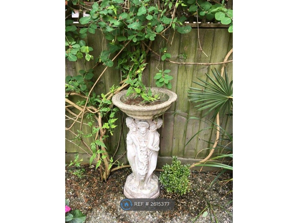 Property photo 3 of 11 Private Courtyard Garden