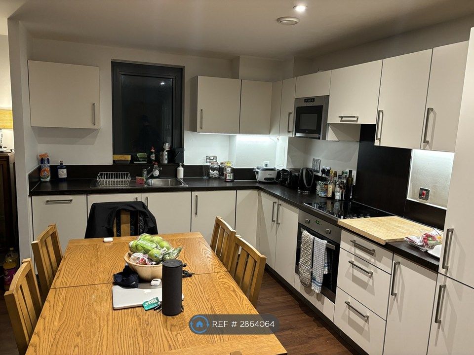 Property photo 3 of 12 Kitchen