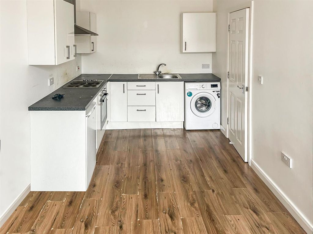 Property photo 2 of 10 Open Plan Living Room / Kitchen: