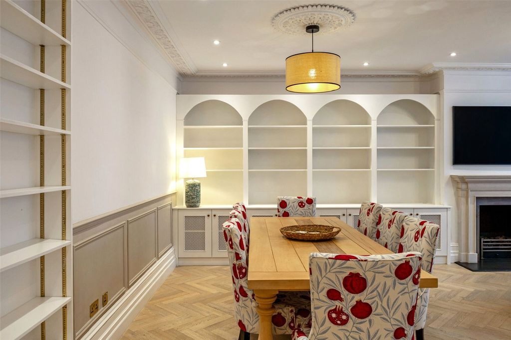 Property photo 1 of 9 Dining Room