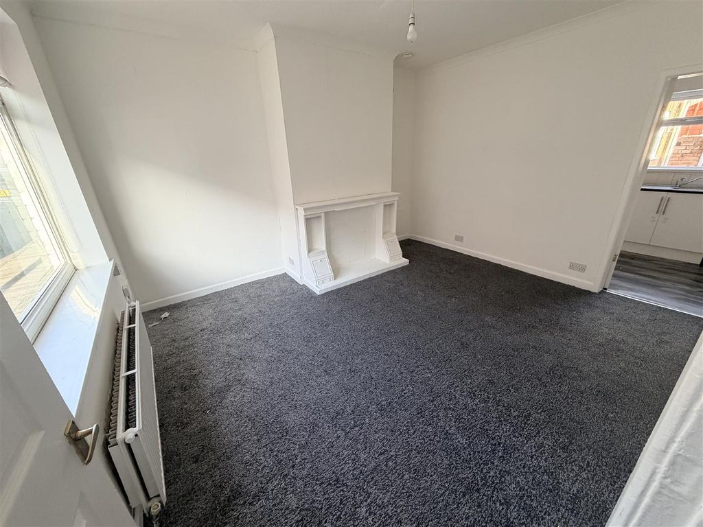 Property photo 2 of 10 Lounge