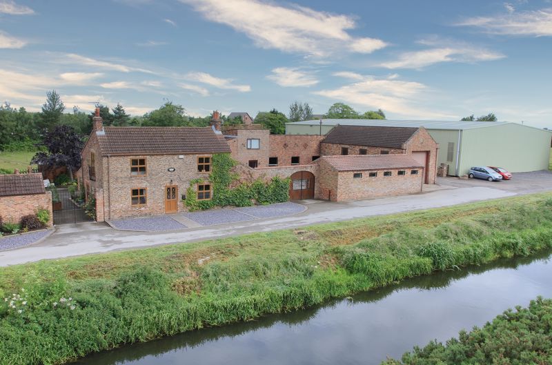 Property photo 1 of 43 Frontal