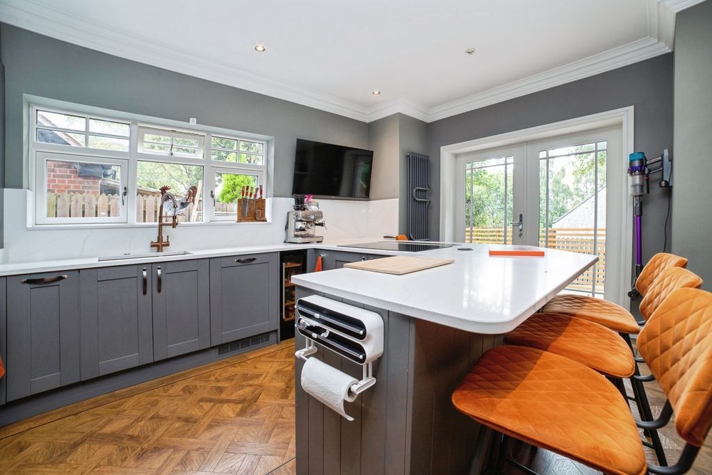 Property photo 2 of 47 Kitchen