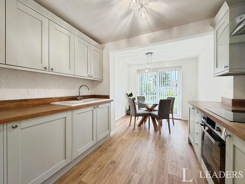 Property photo 1 of 11 Kitchen