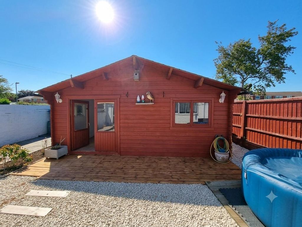 Property photo 2 of 22 Summer House