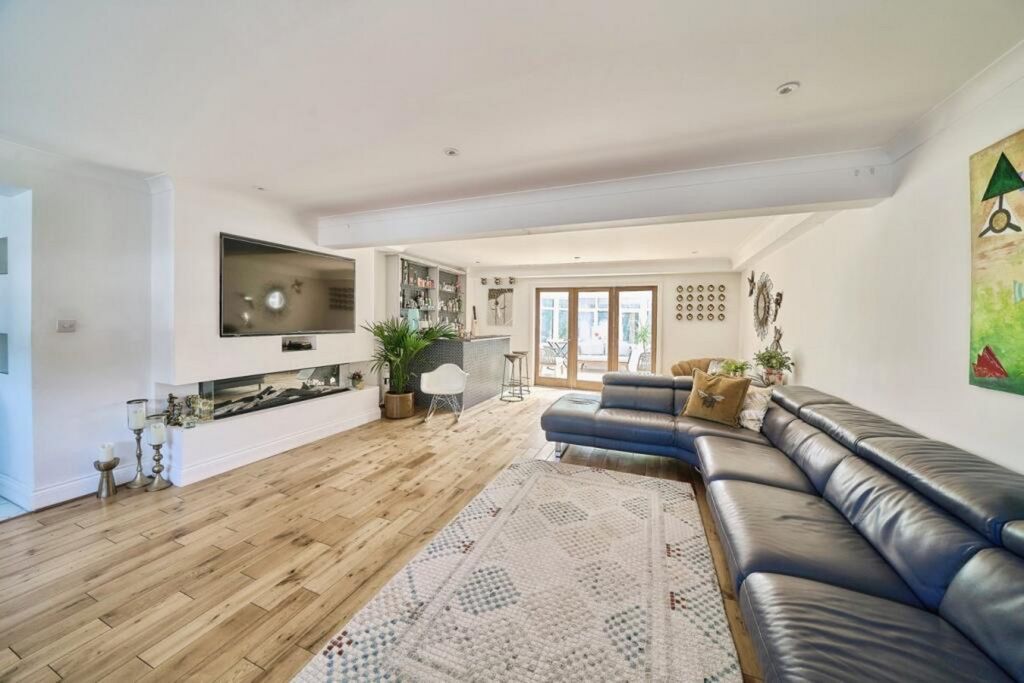 Property photo 1 of 21