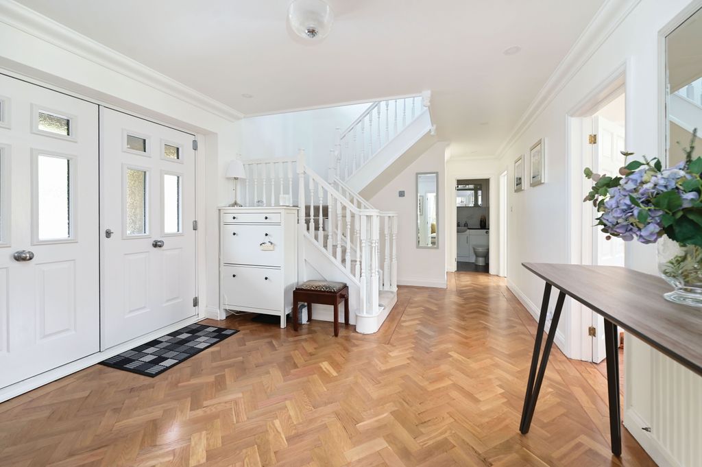 Property photo 3 of 20 2 Medlar Drive (5)