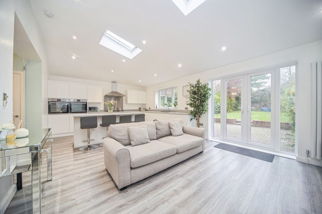 Property photo 3 of 17 Photo