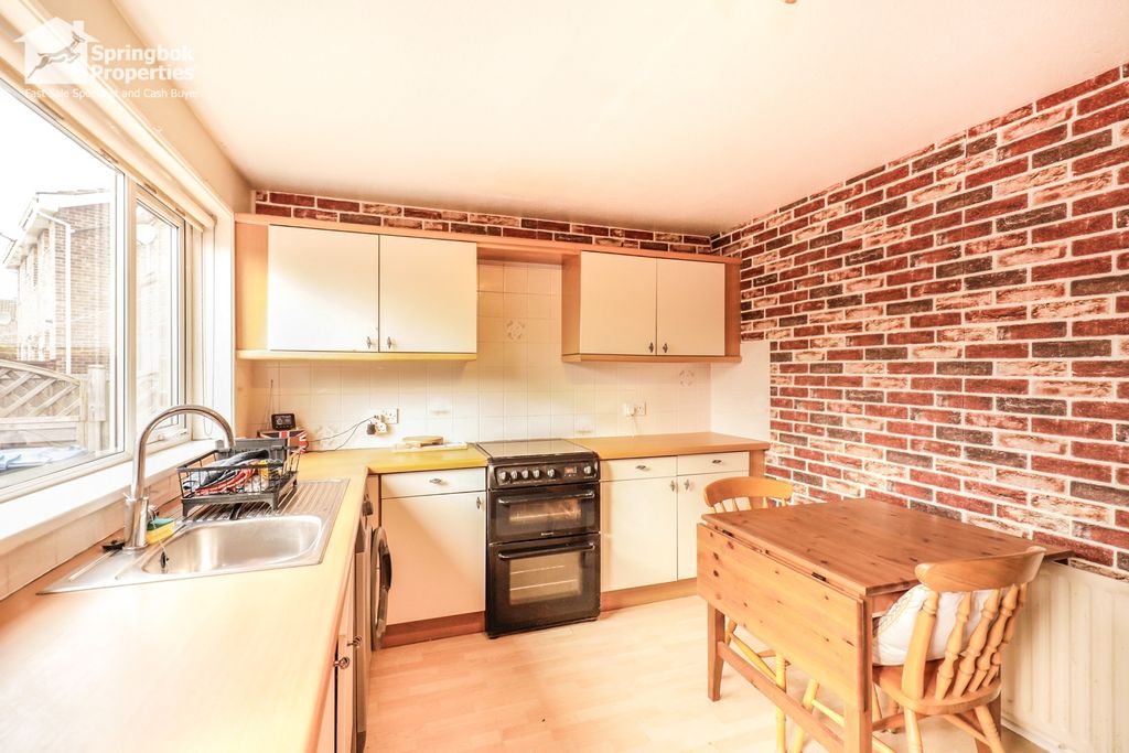 Property photo 3 of 16 Image 2