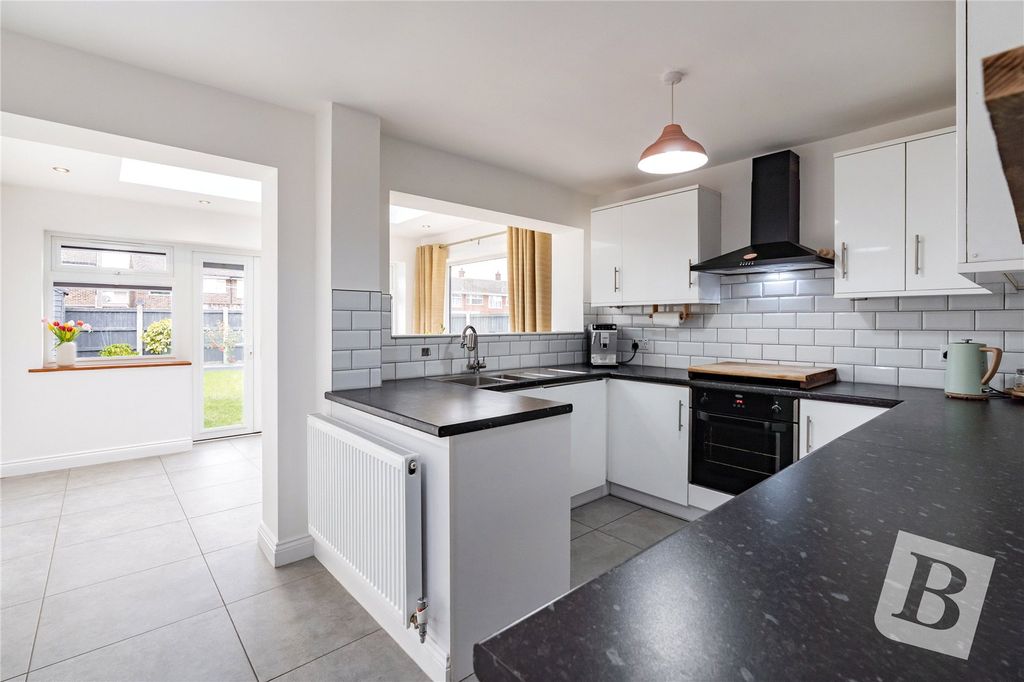 Property photo 3 of 16 Kitchen