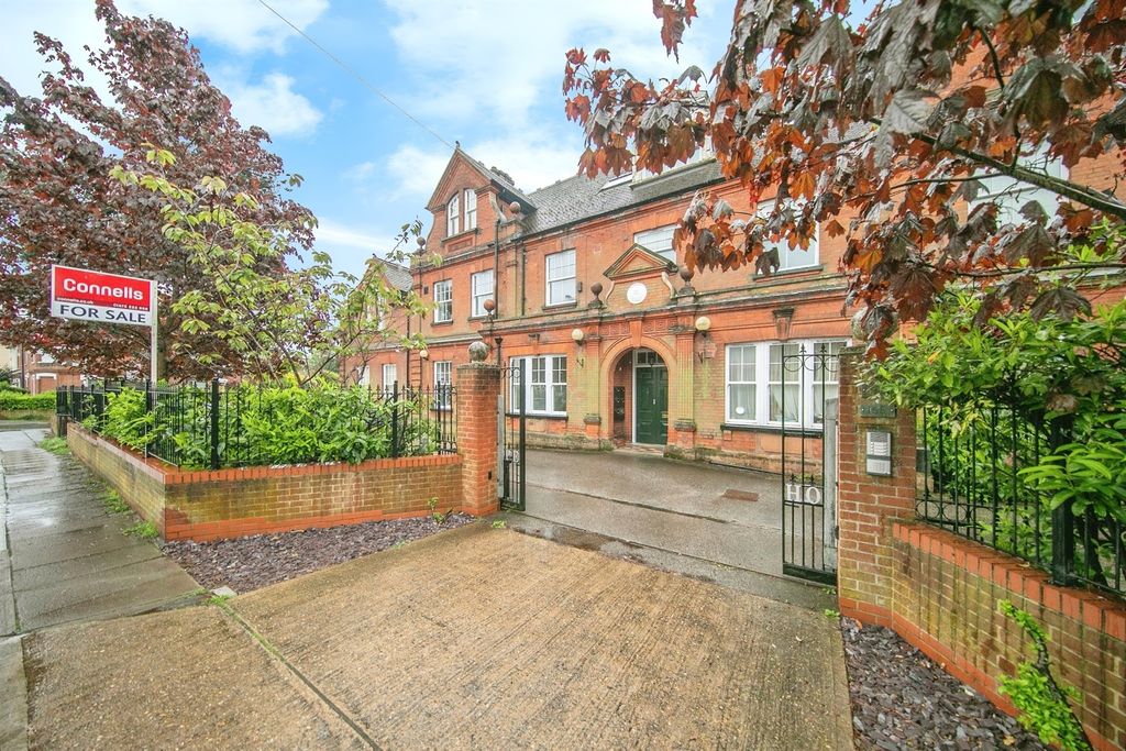 Property photo 1 of 15
