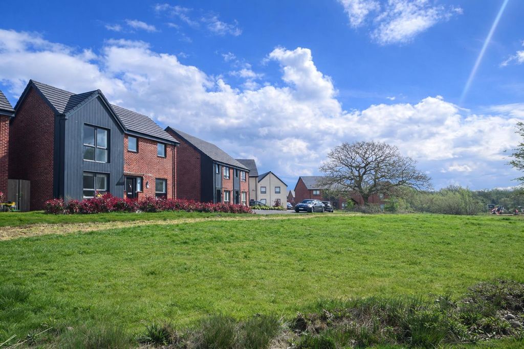 Property photo 1 of 19 1C2Fee3C-Dde3-43D2-B621-1Fd41120Cded.Png