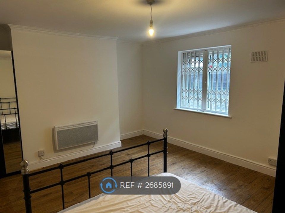 Property photo 2 of 7 Main Bedroom