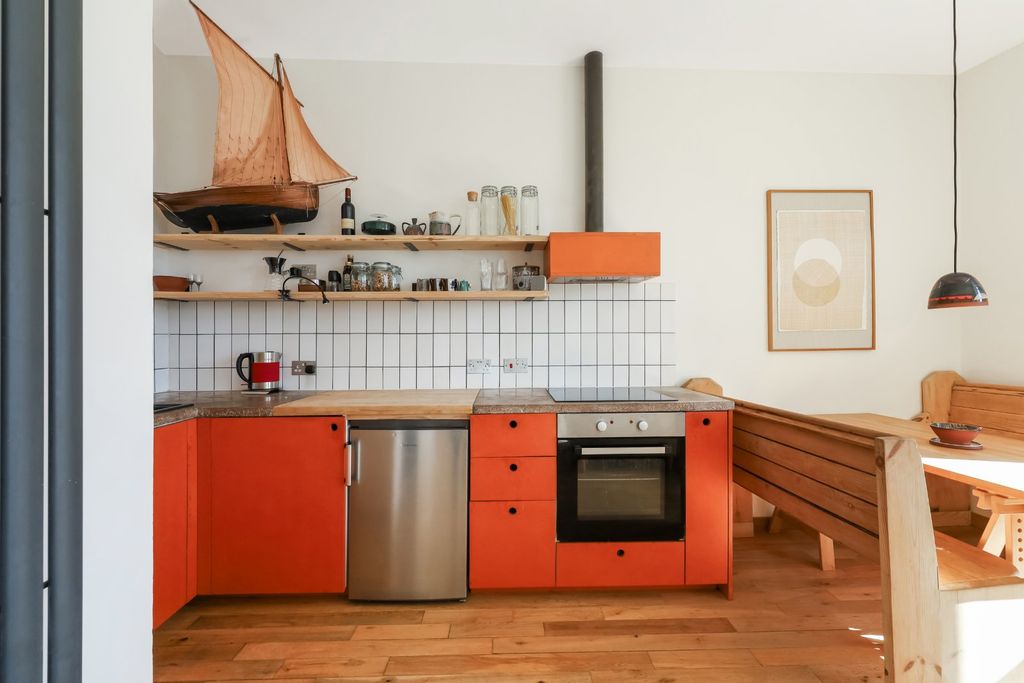 Property photo 3 of 11 Kitchen