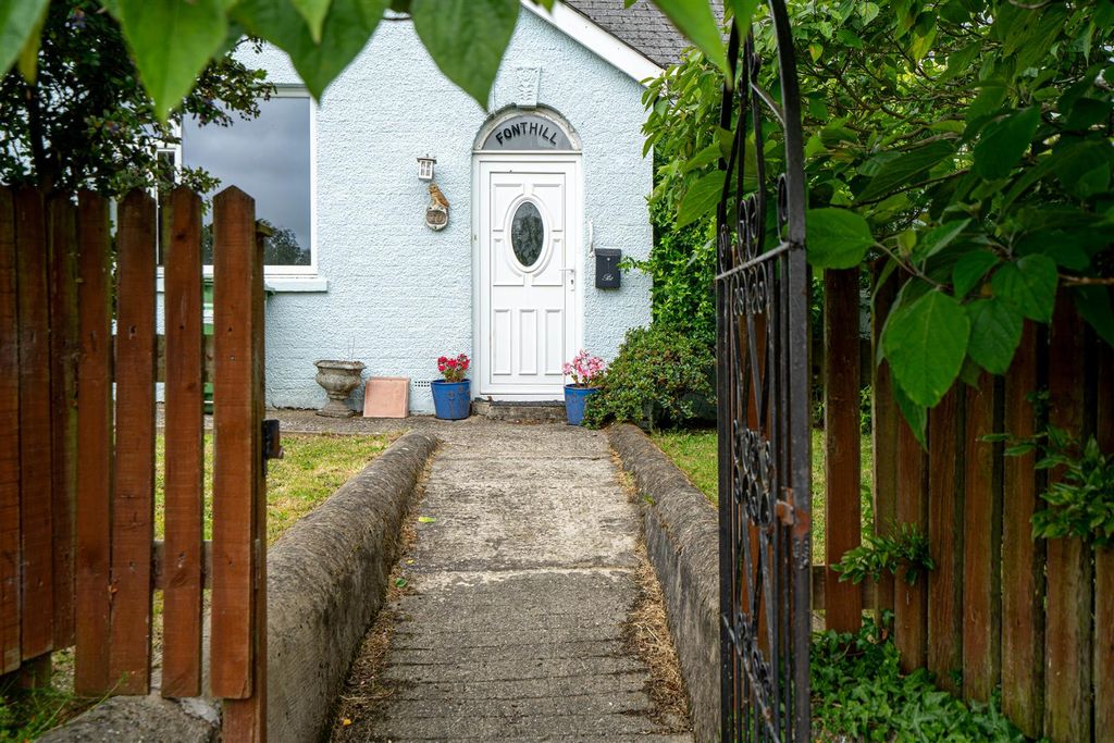 Property photo 2 of 19