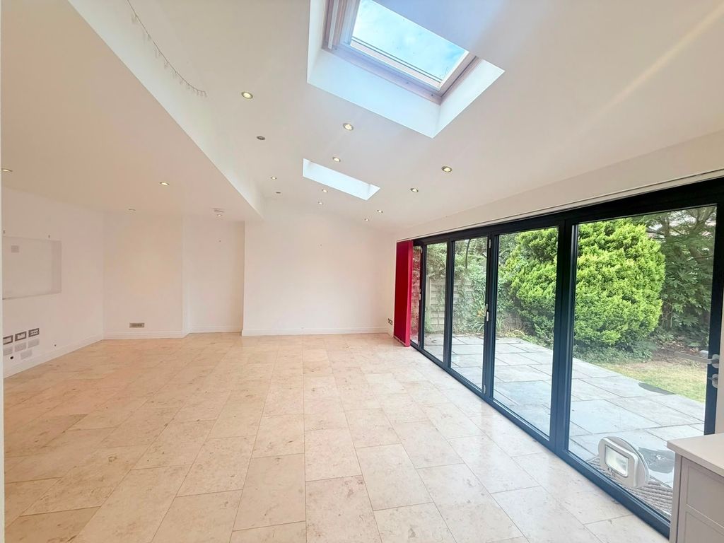 Property photo 2 of 43 Picture No. 35