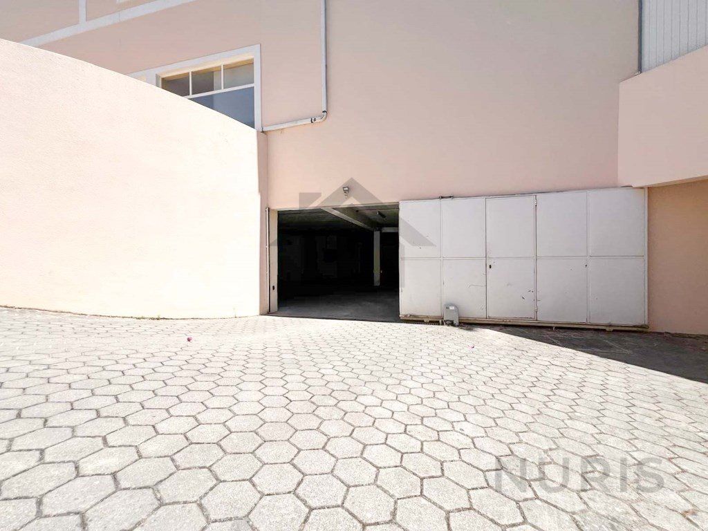 Property photo 1 of 13 Box Garage Space For Sale In Bemposta, Portimão