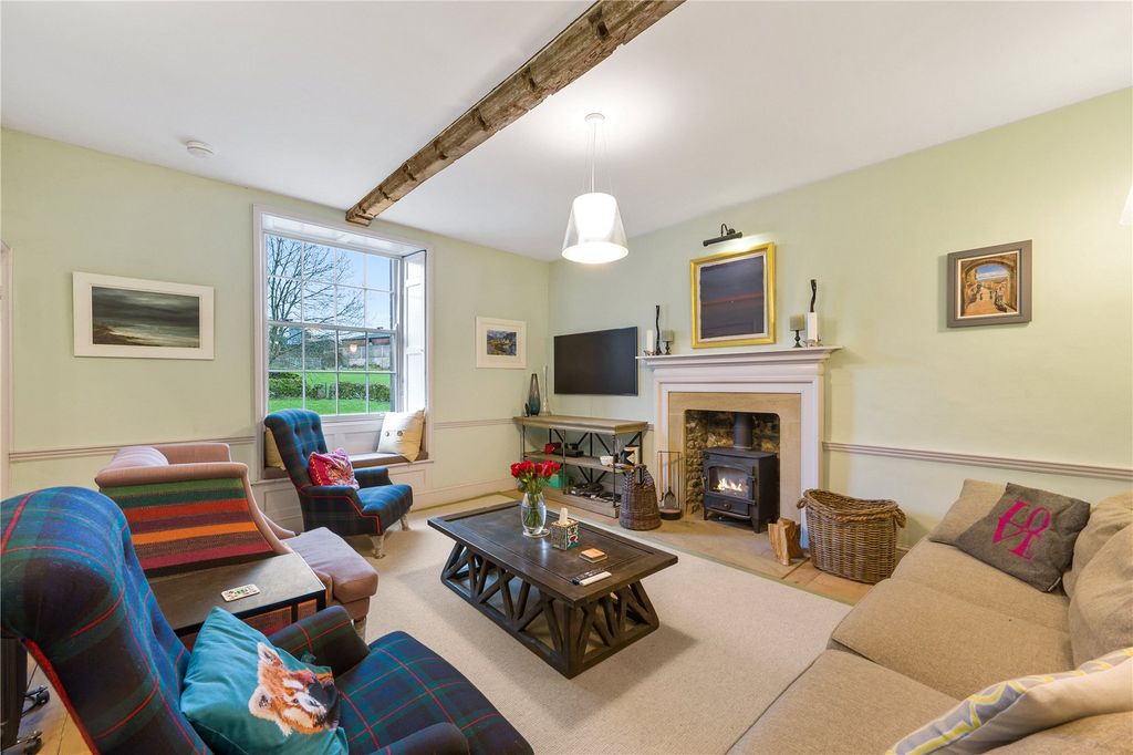 Property photo 2 of 37 Living Room