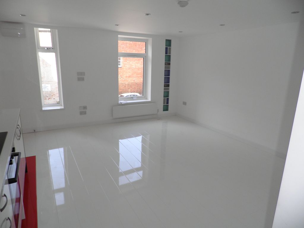 Property photo 2 of 5 Living Room