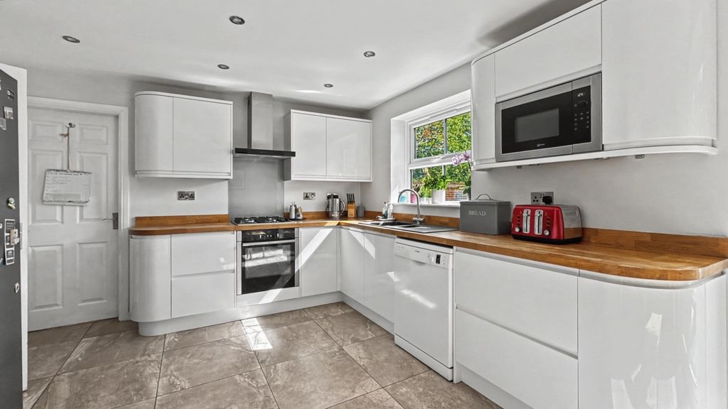 Property photo 3 of 20 4237565