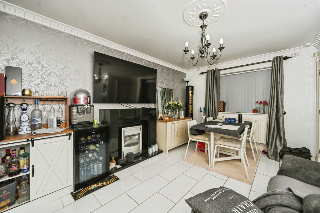 Property photo 3 of 17 Living Room