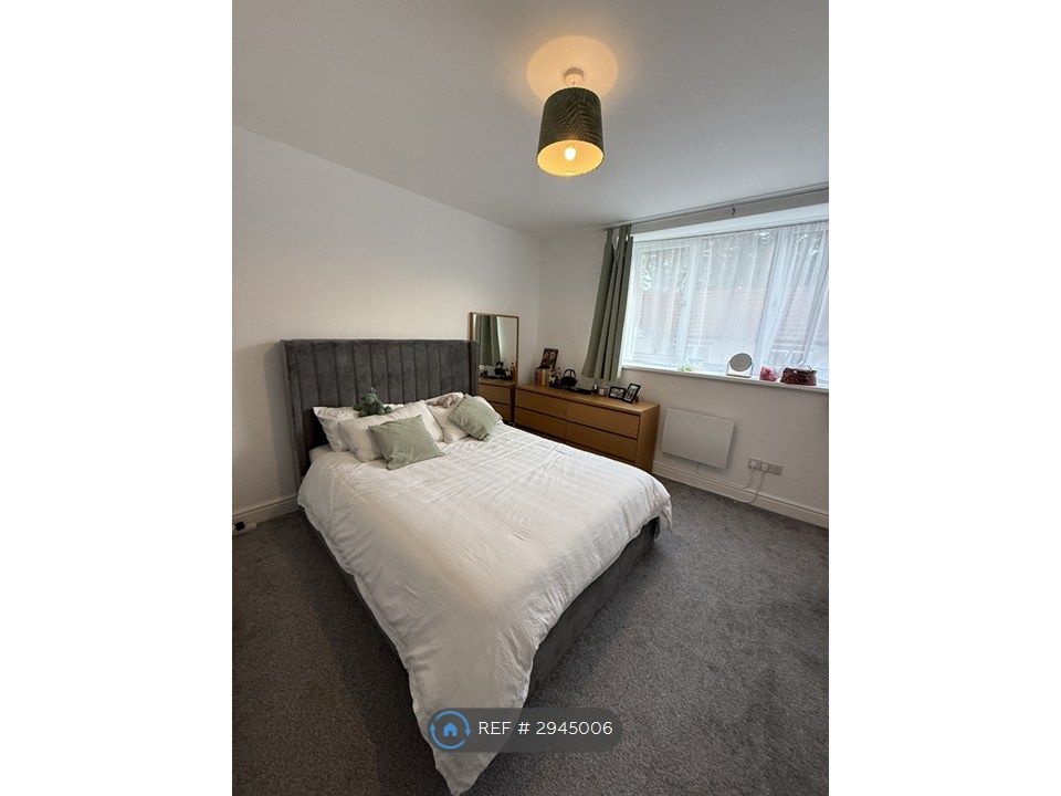 Property photo 3 of 9 Master Bedroom