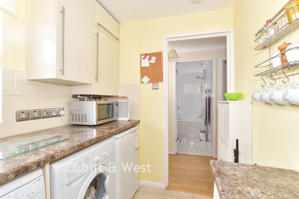 Property photo 3 of 14 Kitchen