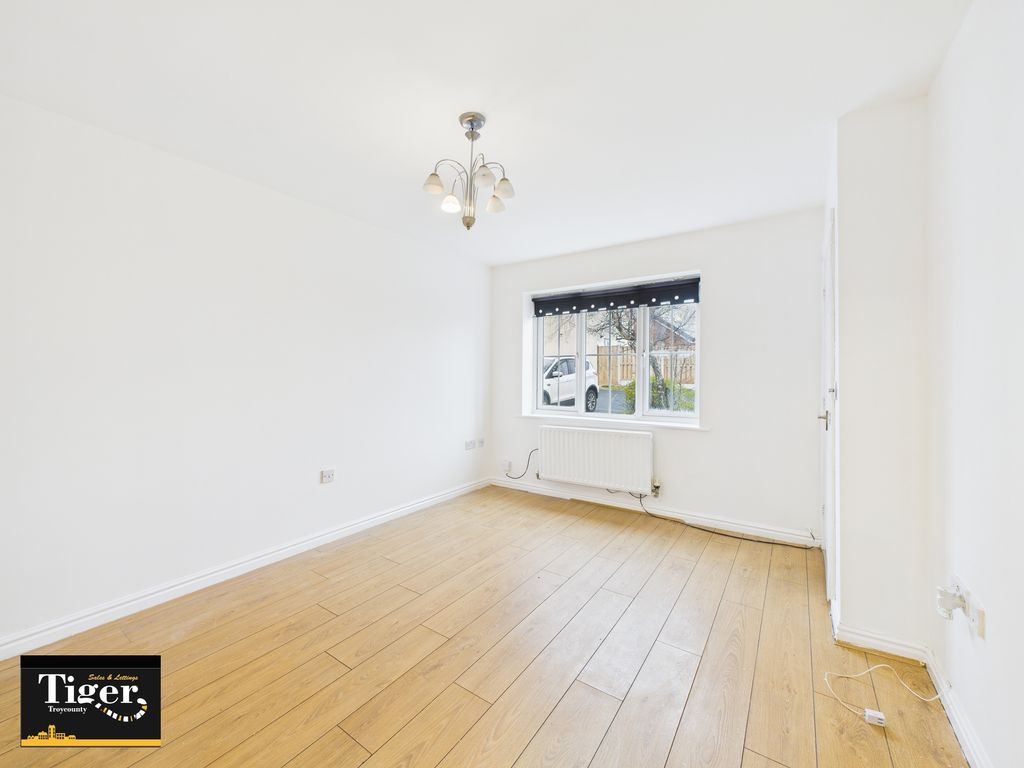 Property photo 2 of 17 Cam03440G0-Pr0454-Still010