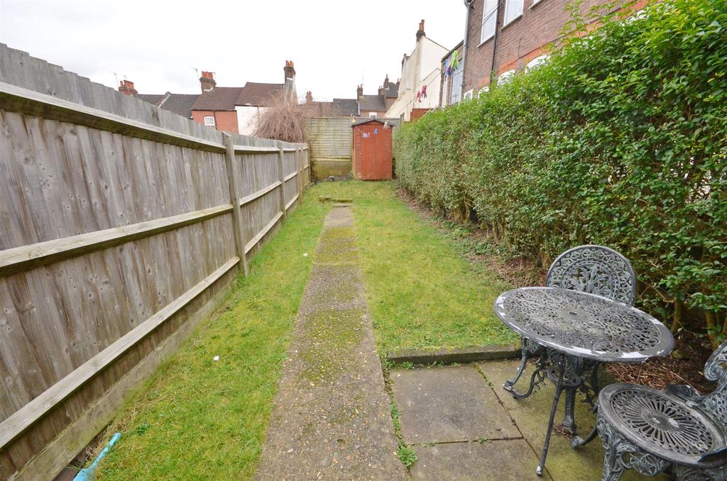 Property photo 3 of 8 Garden