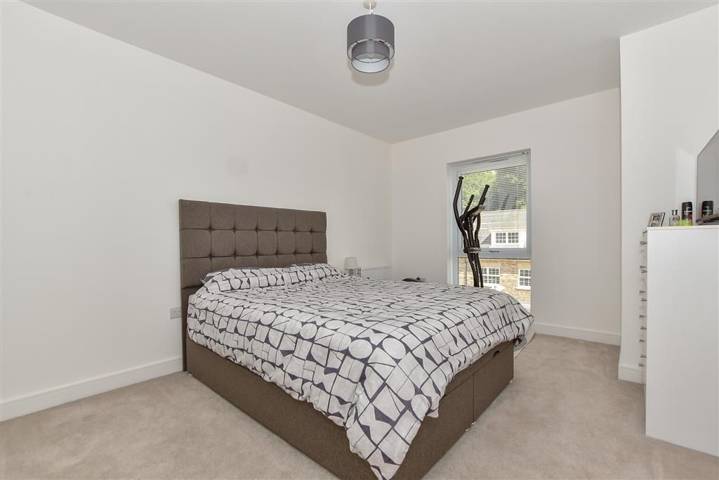 Property photo 3 of 6 Bedroom