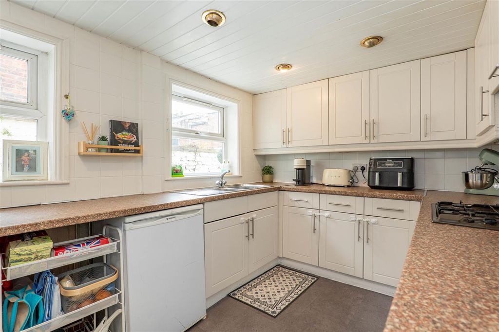 Property photo 3 of 30 Kitchen