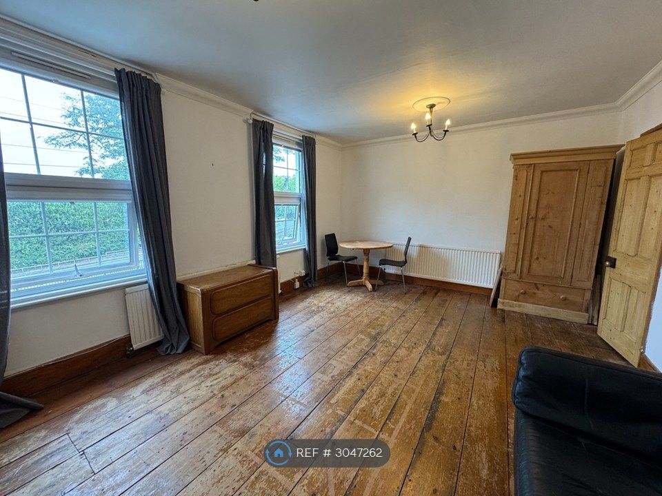 Property photo 3 of 12 Living Room