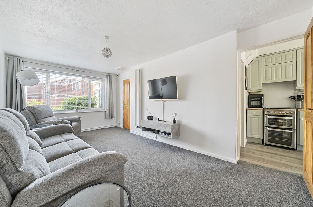 Property photo 3 of 13 1310430-27-68512c...