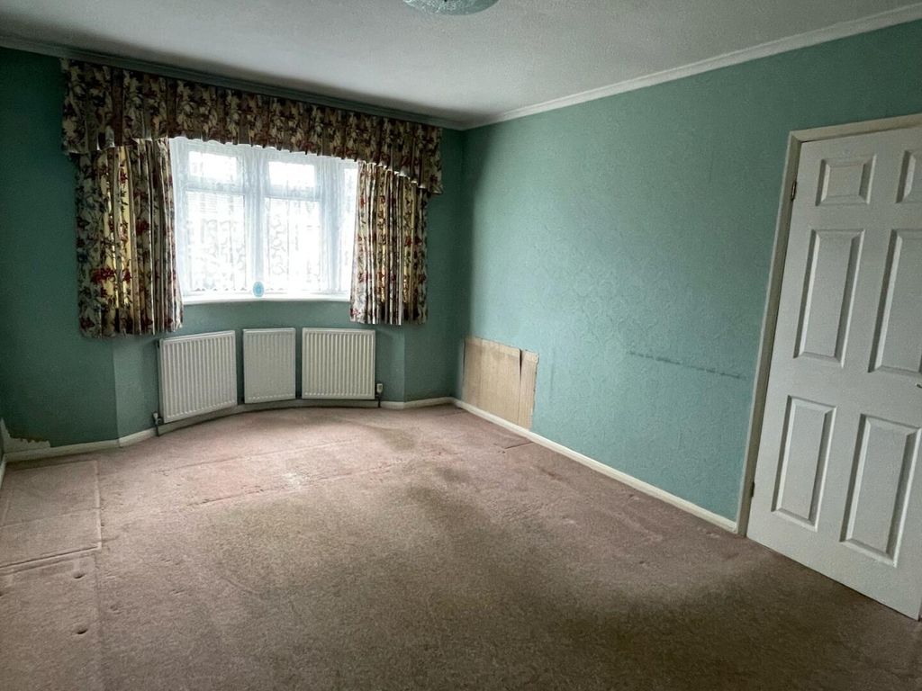 Property photo 3 of 25 Living Room