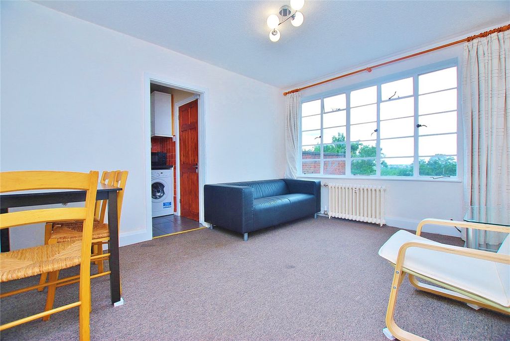 Property photo 3 of 6 Photo 03
