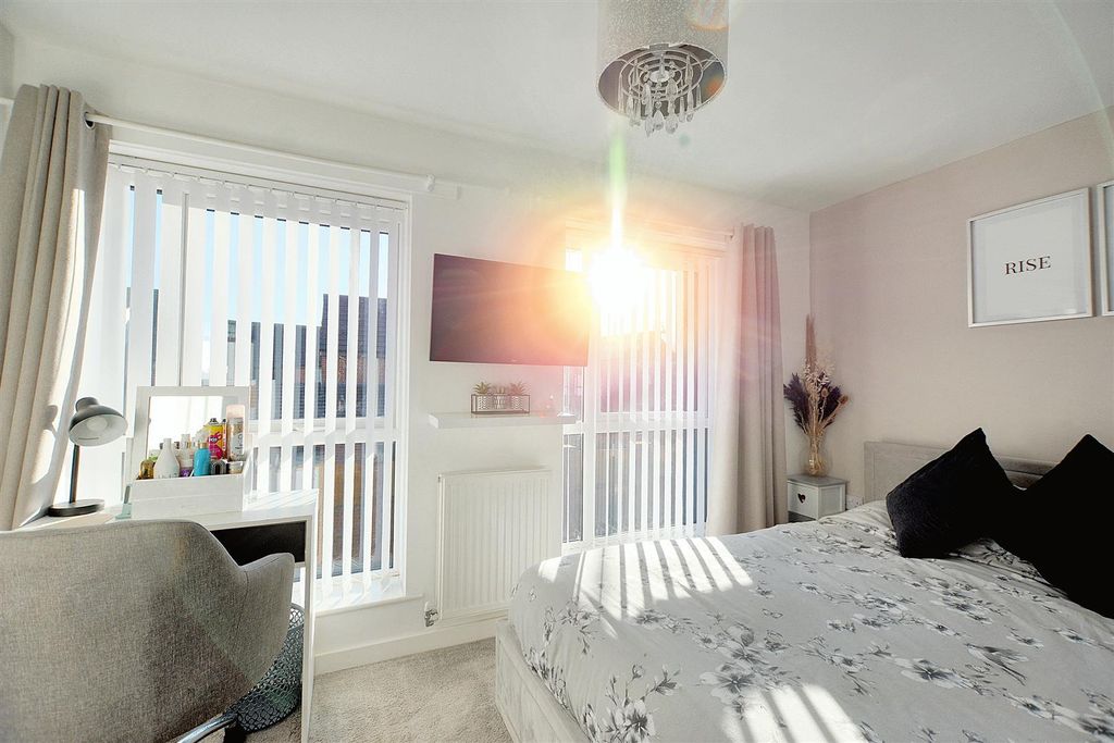Property photo 2 of 14 10. Bedroom.Jpg