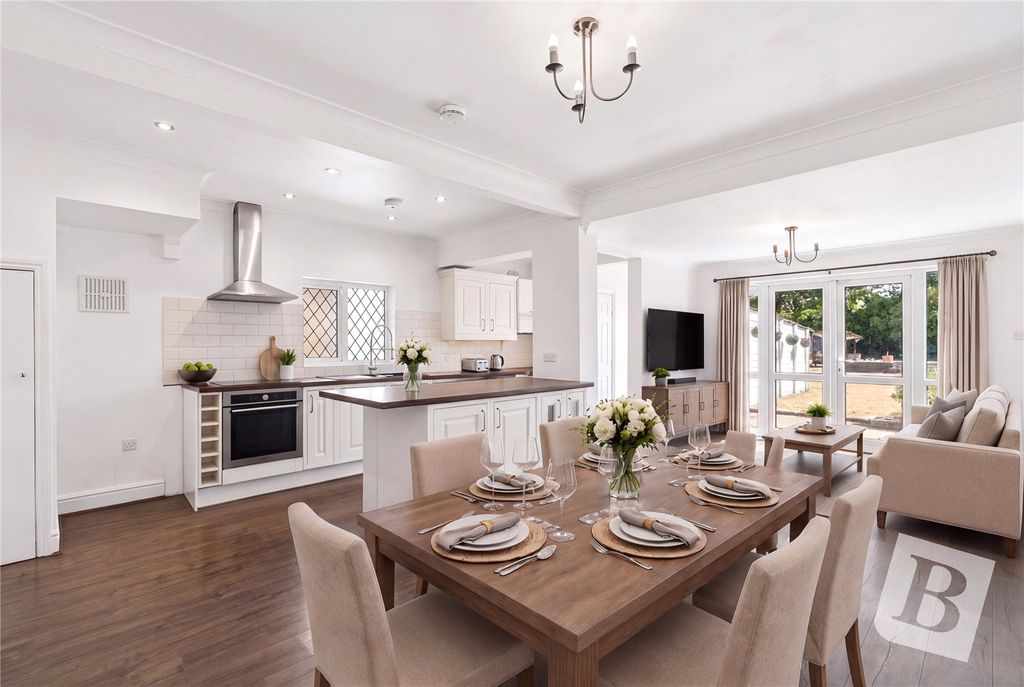 Property photo 1 of 15 Kitchen/Diner/Family