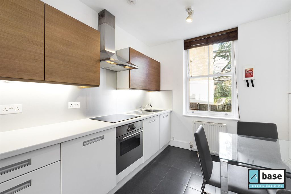 Property photo 1 of 12 Kitchen / Dining