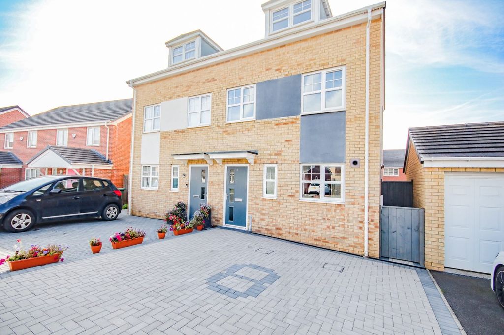 Property photo 1 of 18