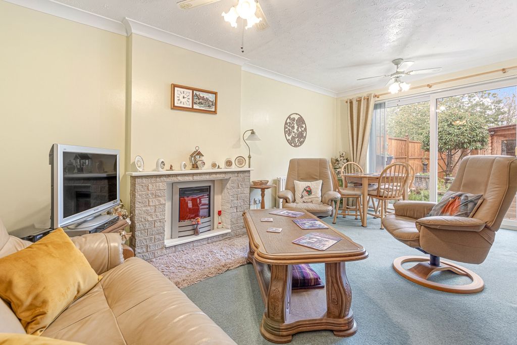 Property photo 3 of 14 Sitting Room