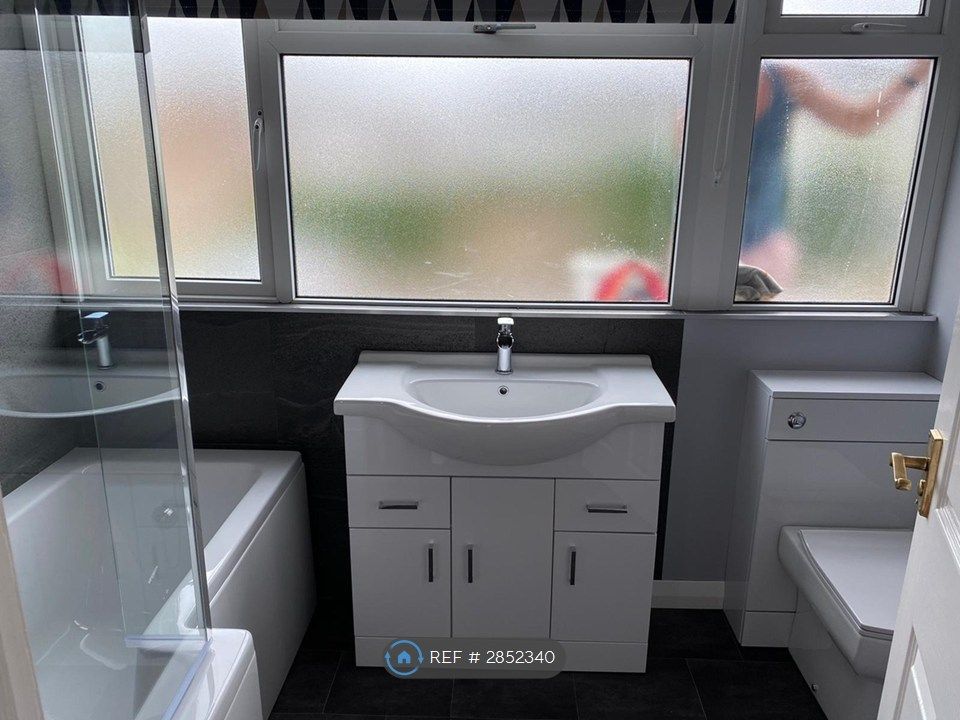 Property photo 3 of 29 Bathroom