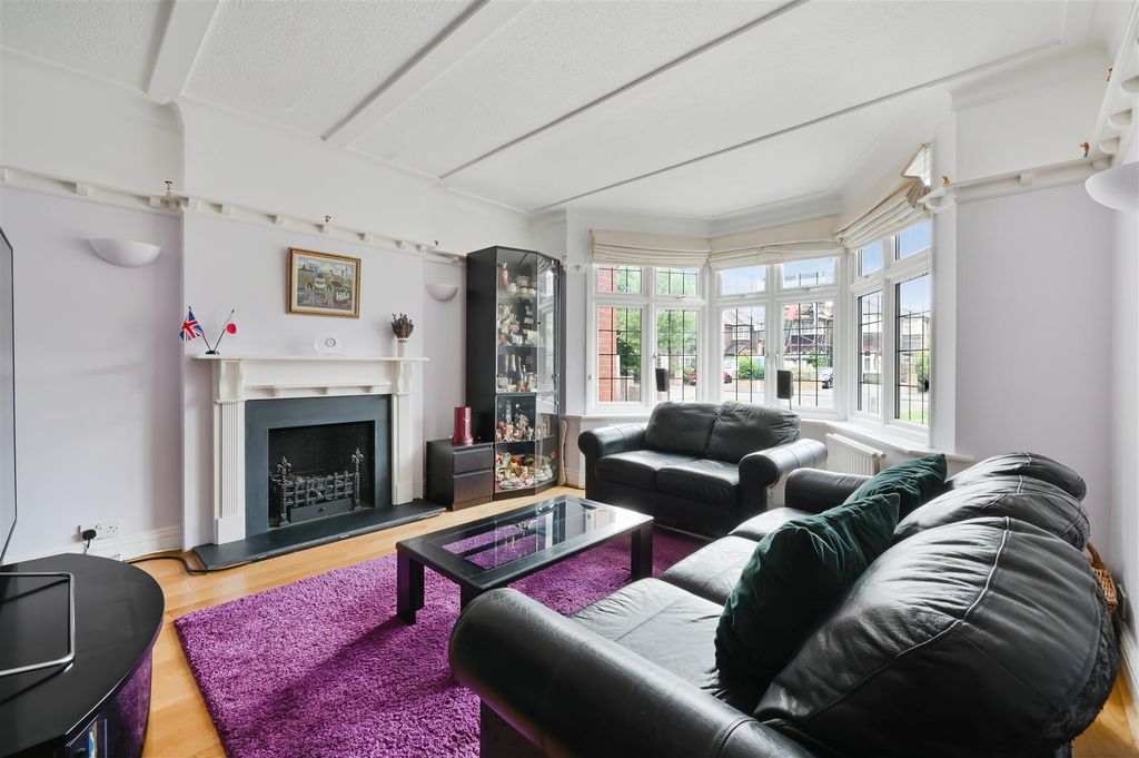 Property photo 3 of 19 Coombe Lane, 141-28.Jpg