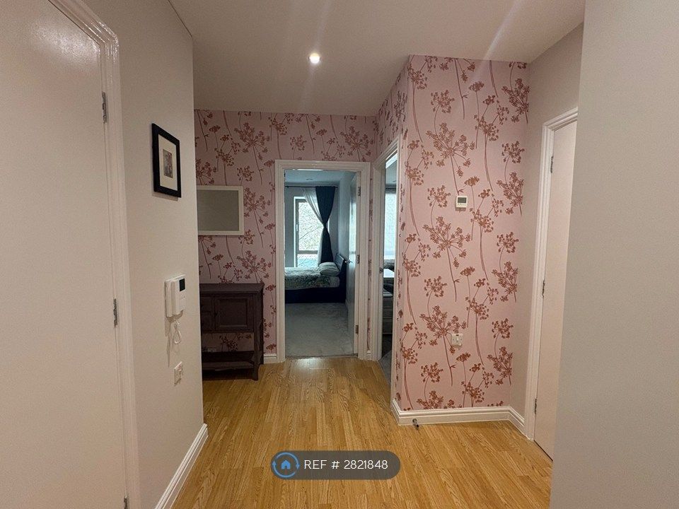 Property photo 1 of 9 Hallway