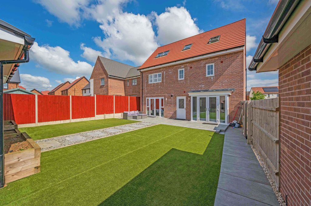 Property photo 2 of 16 Garden