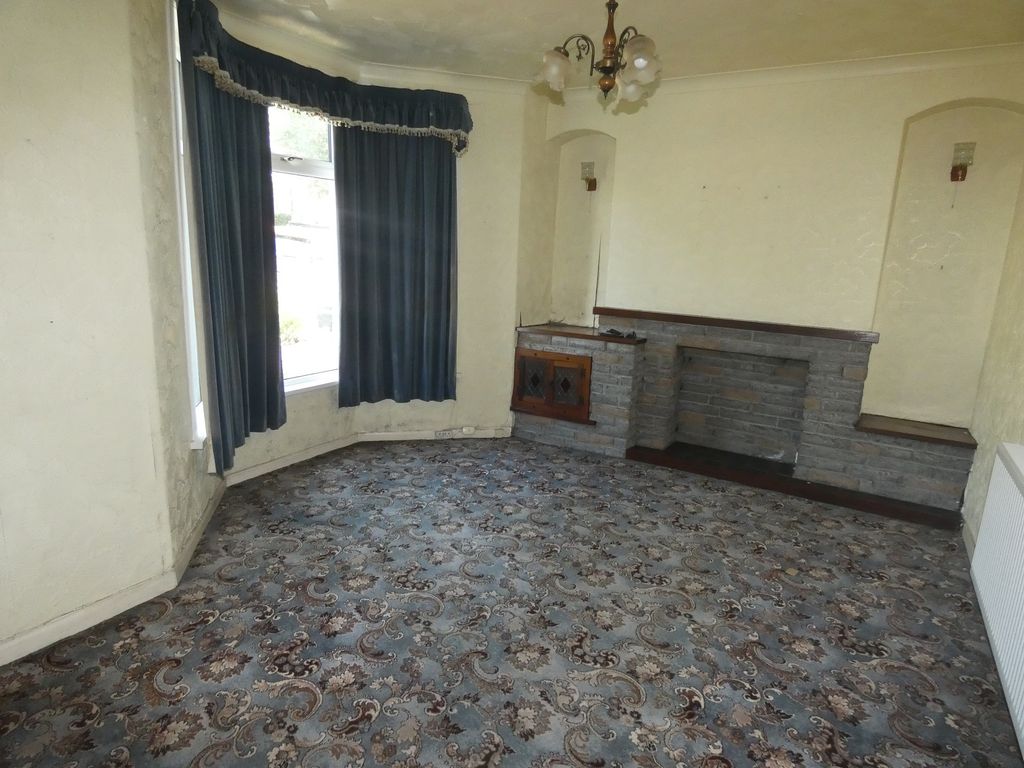 Property photo 2 of 10 Front Lounge