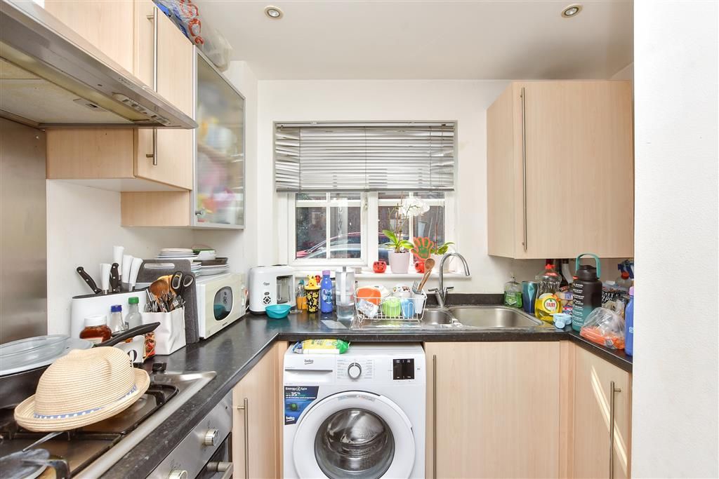 Property photo 3 of 7 Kitchen